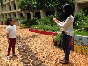 Maria Luíza, com a mãe Marilene da Slva:  "Gosto de conhecer hortas". Divulgação/Mapa.